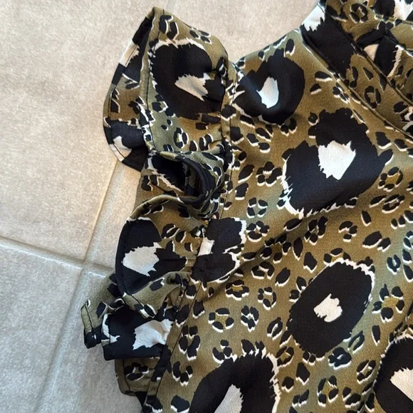 NWT THML Anthropologie Women’s Cheetah Print Ruffle Cap Sleeve Top - Size M - Picture 9 of 13